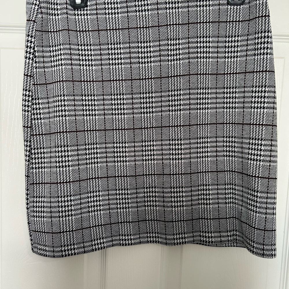 H&M Classic Black and White Plaid Skirt